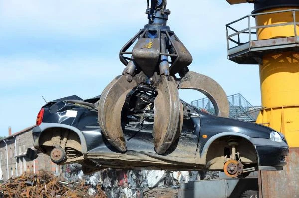 Destruction-automobile Grenoble